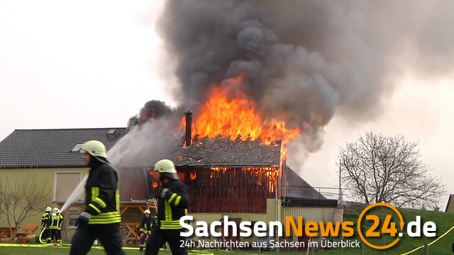 31.03.2014 (RH140331-03) Seifersdorf - Brand Scheune geht in Flammen auf