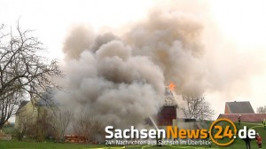 31.03.2014 (RH140331-03) Seifersdorf - Brand Scheune geht in Flammen auf